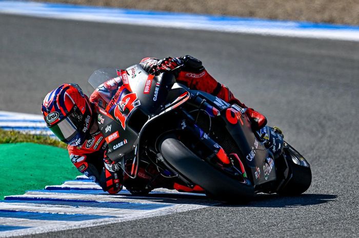 Maverick Vinales donasikan motor bersejarahnya di MotoGP Barcelona 2024