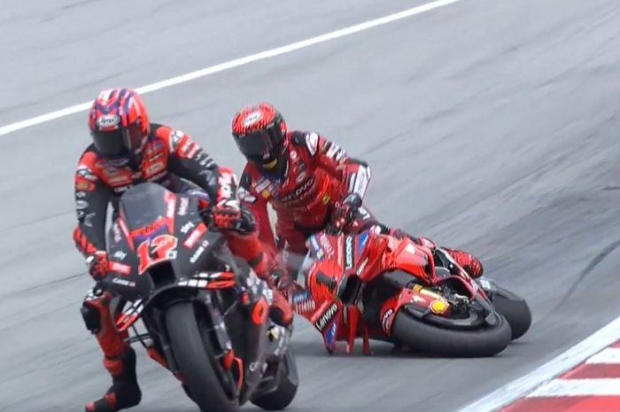 Pecco Bagnaia mengalami crash tak biasa pada hari pertama MotoGP Barcelona 2024