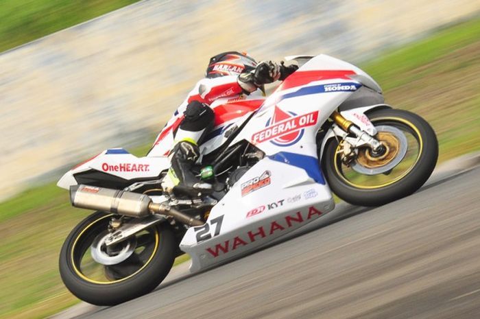 Ini alasannya tekanan ban motor balap dibikin kempis