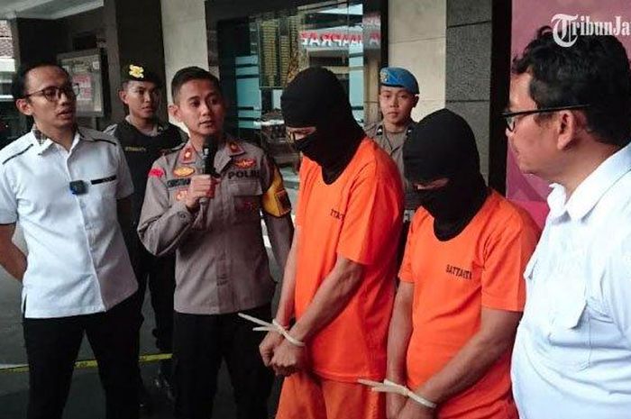 Kakak beradik, Agus Susanto (50) dan Yanto Ariyanto (48) pelaku pencurian mobil pikap dan truk yang beraksi di tiga provinsi berhasil diringkus Polres Tulungagung