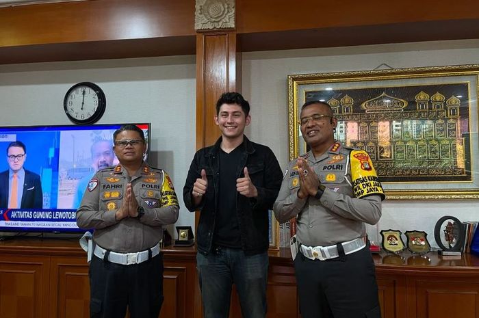 Usai anggotanya tolak laporan tabrak lari dan bertindak arogan terhadap artis Lachlan Gibson, jajaran Polda Metro Jaya meminta maaf
