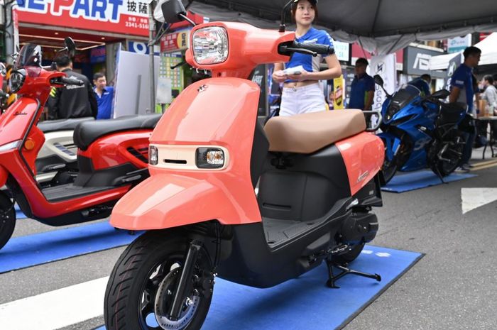 penampakan motor matic retro baru Suzuki SUI 125 model 2025, bisa jadi pesaing Yamaha Fazzio