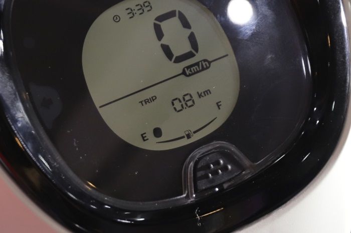 Foto ilustrasi indikator bensin motor bekas berkedip