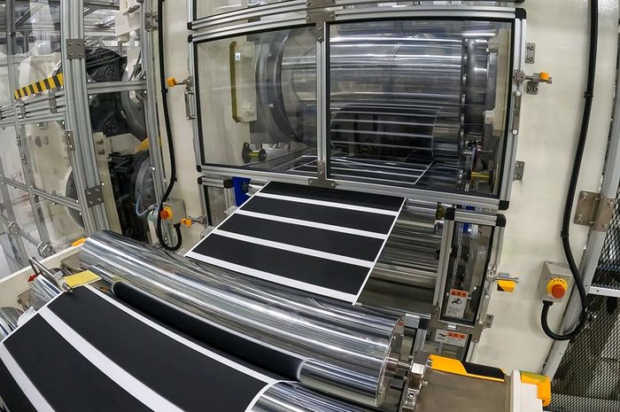 Proses produksi komponen Baterai Solid State milik Honda di asilitas Honda R&amp;D Co., Ltd. yang berlokasi di Kota Sakura, Prefektur Tochigi, Jepang