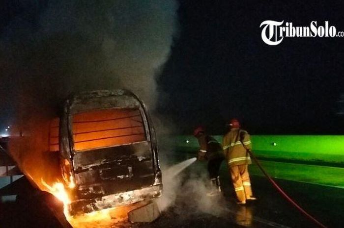 Isuzu Elf ludes dan bikin penumpang rugi sampai Rp 150 juta. bermula ada masalah dari bagian ini