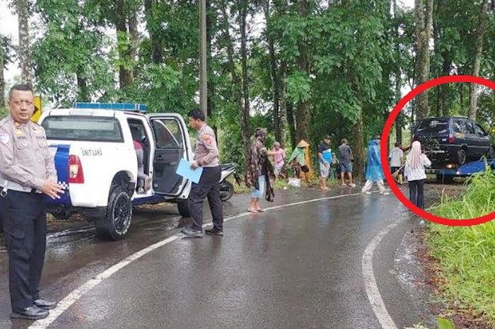 Dalam lingkaran merah Isuzu Panther yang mengalami rem blong di Jalan Kawah Ijen, Licin, kabupaten Banyuwangi, Jawa Timur, (30/11/24) sudah dievakuasi menggunakan truk towing