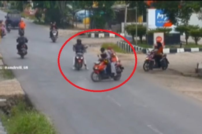 Motor putar balik disundul dari belakang