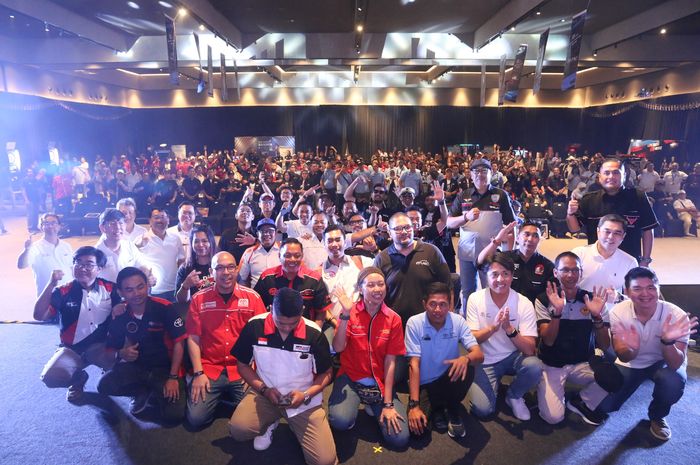 Toyota Jamboree ke-13 bersama 19 komunitas yang tergabung dalam Toyota Owners Club (TOC)