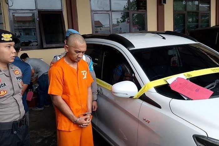 SK alias I, pria asal Ciawi, Tasikmalaya yang membunuh janda bernama Paryatun (49) asal Sleman, Yogyakarta bersama barang bukti Suzuki Ertiga yang sudah dijualnya