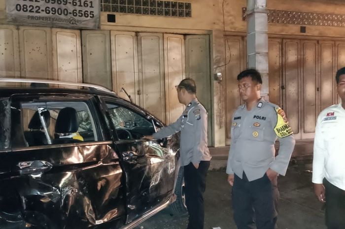 Kondisi Mitsubishi Xpander usai diamuk massa di dekat pintu tol Tanjung Mulia Hilir, Medan Deli, kota Medan, Sumatera Utara, (4/12/24)