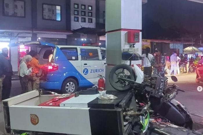Angkut nyeruduk dispenser SPBU dan motor