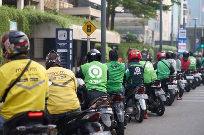 Ilustrasi ojek online di pulau Bali