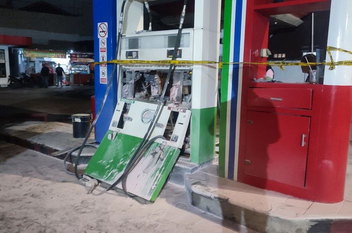 Dispenser SPBU Pertamina di Jl Pahlawan Revolusi, Pondok Bambu, Jakarta Timur, meledak.