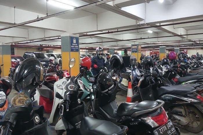 Ilustrasi parkir motor di mall