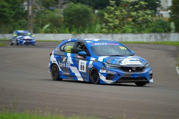 Pertamina 6 Hours Endurance digelar di Sirkuit Sentul (15/12/2024) para peserta menggeber Honda City Hatchback dan Brio selama 6 jam