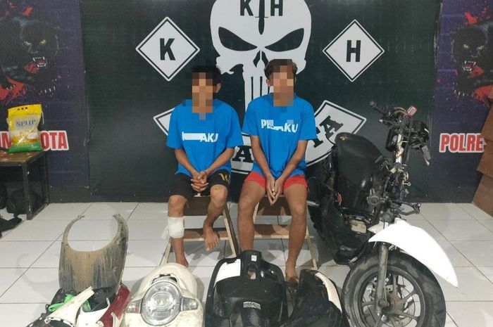 Dua pemuda berusia 18 tahun pelaku pencurian Honda Scoopy yang diamankan Satreskrim Polres Bima Kota