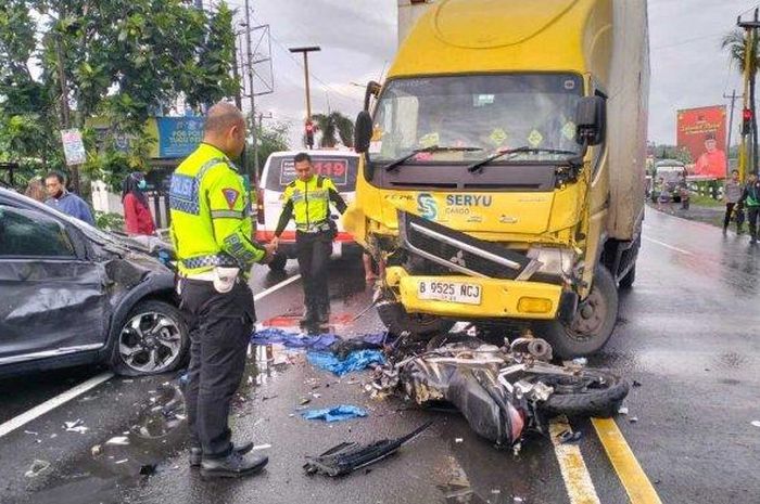 Ilustrasi : Perlunya keseriusan dalam penangan keselamatan LLAJ 