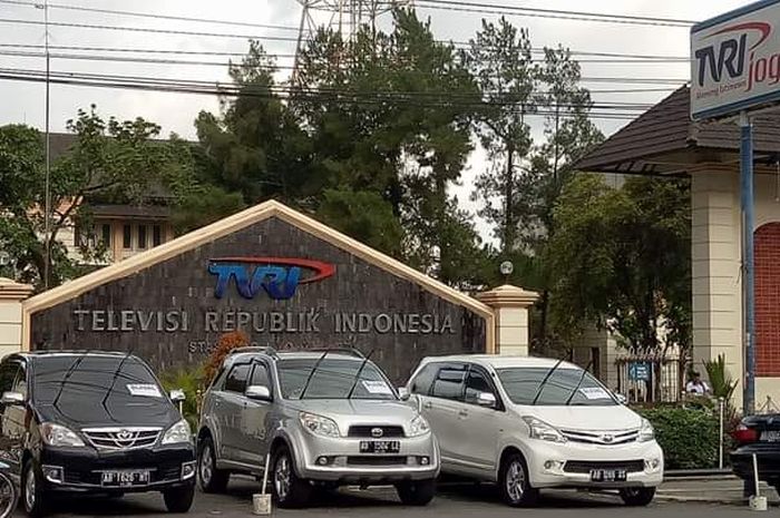 Jejeran mobil bekas yang dijajakan di bursa mobkas TVRI Jogja