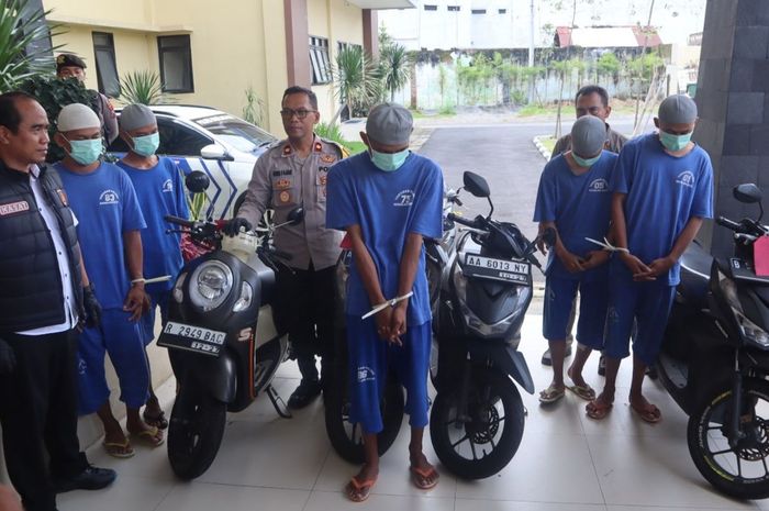 Para eksekutor pencurian motor komplotan Indramayu yang berhasil dibekuk tim gabungan Polres Magelang Kota dan Polresta Magelang