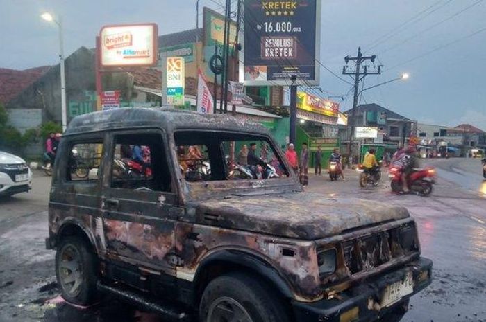 Suzuki Katana ludes diserbu api