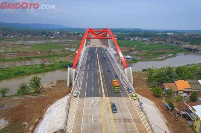 Ini alasan perkerasan jalan tol di Indonesia ada yang aspal dan beton