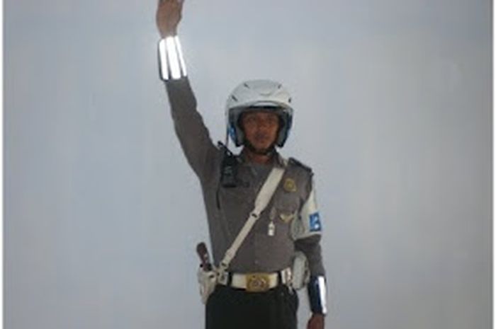 Gerakan 1 : Menghentikan arus dari segala arah