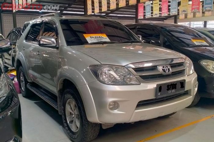 harga mobil bekas Toyota Fortuner 2005 atau Fortuner keluaran pertama di awal 2025