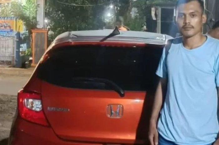 Ajat Sudrajat, yang awal kali berperan sebagai penyewa Honda Brio RS Urbanite dari Makmur Jaya Rental Mobil hingga terjadi aksi penembakan di rest area KM 45 tol Tangerang-Merak