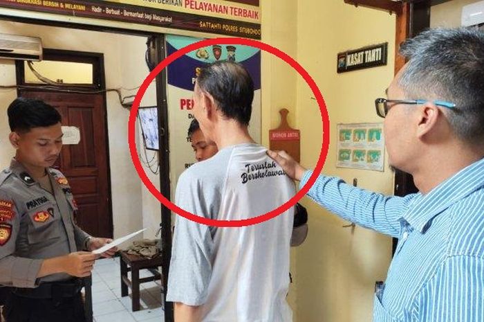 Dalam lingkaran merah, Kades Jatibanteng, Situbondo bernama Musawwir saat diamankan Polisi karena gelapkan dua mobil rental