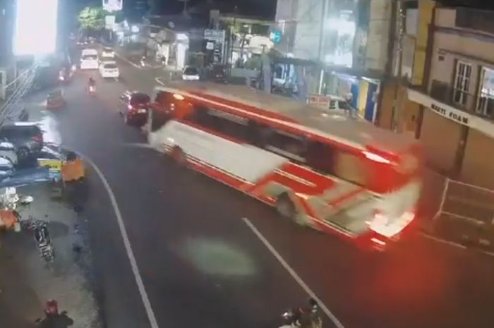 Bus Pariwisata maut tabrak belasan orang di Malang, empat meninggal dunia