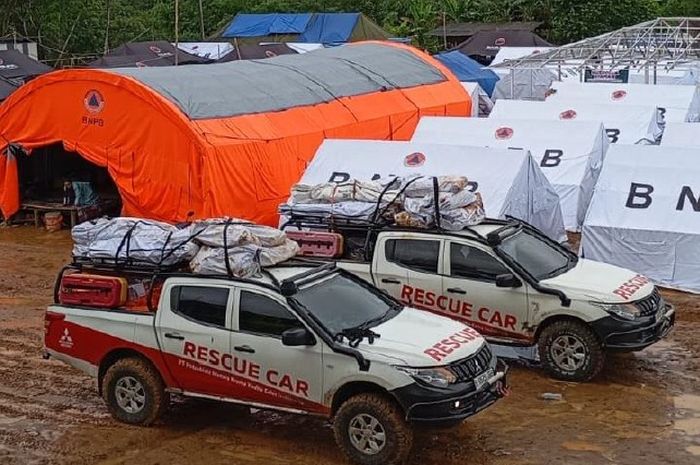 Mitsubishi Triton Rescue Car yang dikerahkan PT Mitsubishi Motors Krama Yudha Sales Indonesia (MMKSI) untuk korban bencana alam di Sukabumi, Jawa Barat