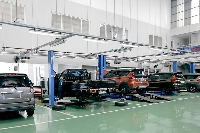 Servis mobil Suzuki di bengkel resmi