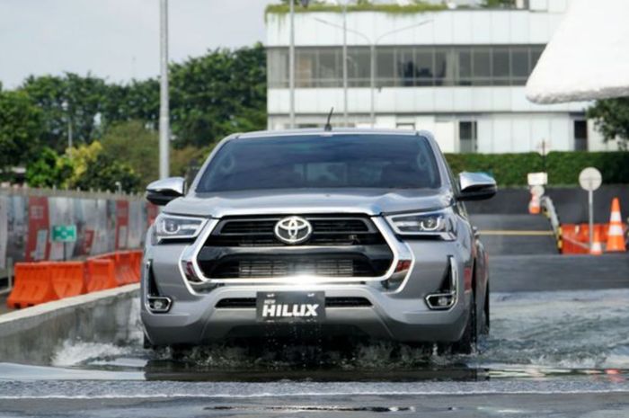 Update harga mobil baru Toyota Hilux Double Cabin per Januari 2025