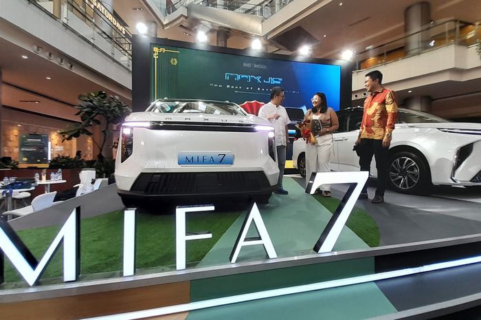 Handover Maxus Mifa 7 dan 9 di PIK