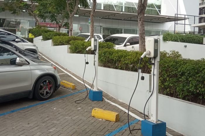 Pacific Garden ada charging Station