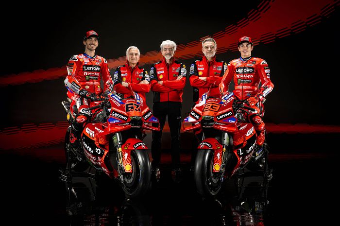 Bos tim Ducati Lenovo Davide Tardozzi menyinggung nama Valentino Rossi