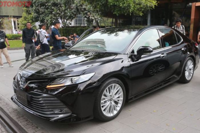 Update harga Toyota Camry per Januari 2025