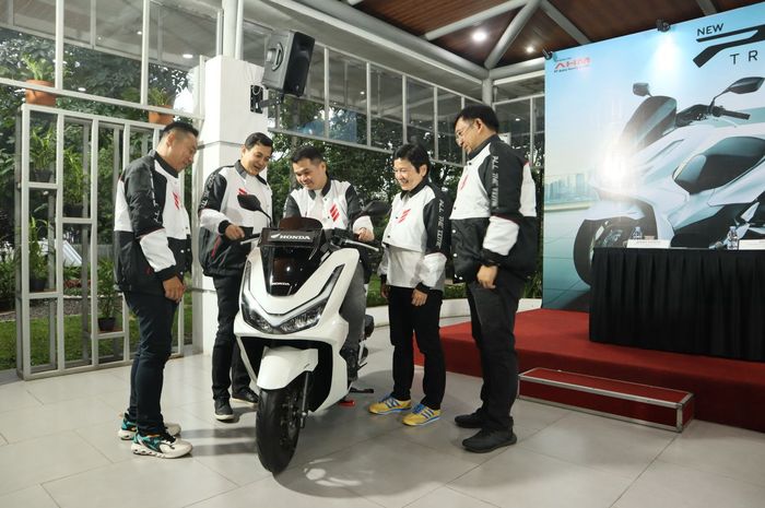  Peluncuran New Honda PCX160 dihadiri langsung oleh jajaran manajemen PT Daya Adicipta Motora di kawasan Jl. Diponegoro &ndash; Gedung Sate, Bandung, pada 25 Januari 2025.