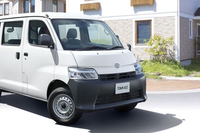 penampakan kembaran Daihatsu Gran Max bernama Toyota Town Ace yang dijual di Jepang