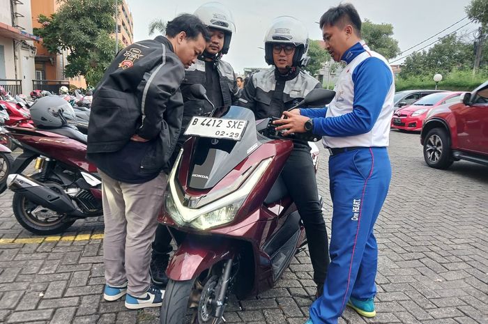 Anggota komunitas Honda PCX merasakan sensasi menggunakan Honda PCX 160 RoadSync