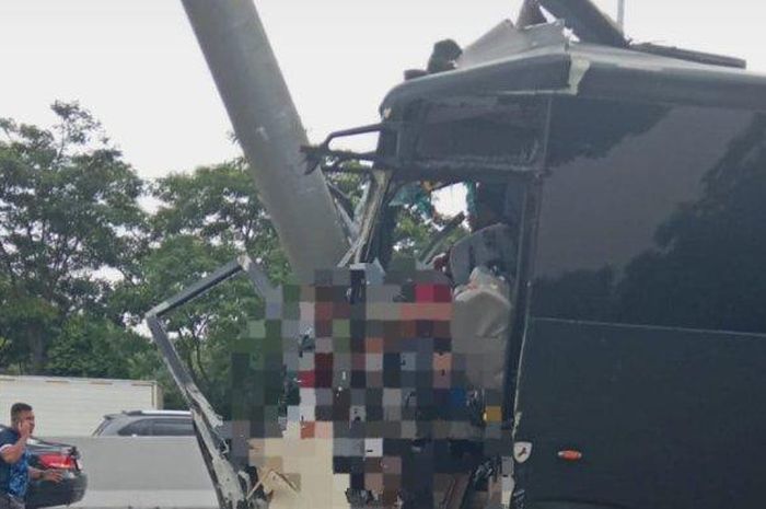 Bus Brimob terjang tiang penunjuk jalan di Tol Purwodadi hingga sebabkan dua orang meninggal dunia