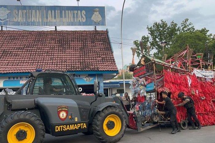 Dua vespa extrem dan lima anak punk diamankan polisi. Bikin ulah di SPBU Laweyan Solo