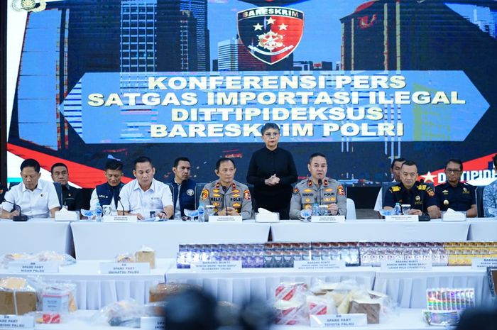 Konferensi Pers Satgas Importasi Ilegal Dittipideksus Bareskrim Polri