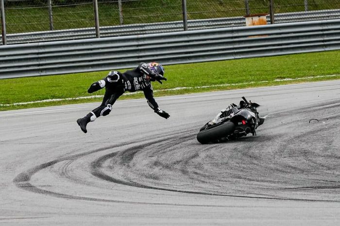 Jorge Martin crash pada hari pertama tes Sepang