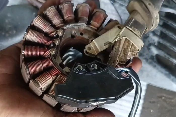 Ilustrasi sensor CKP motor matic Yamaha 