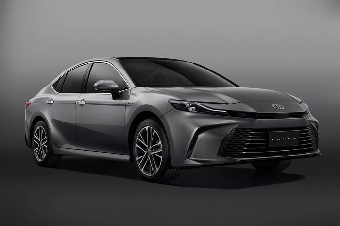 Toyota Camry terbaru meluncur di IIMS 2025, begini spesifikasinya