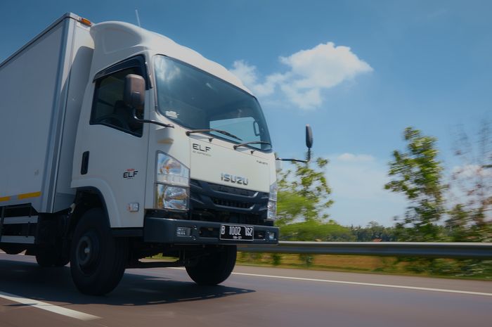 Ilustrasi Truk Isuzu yang dibeli pakai uang koin