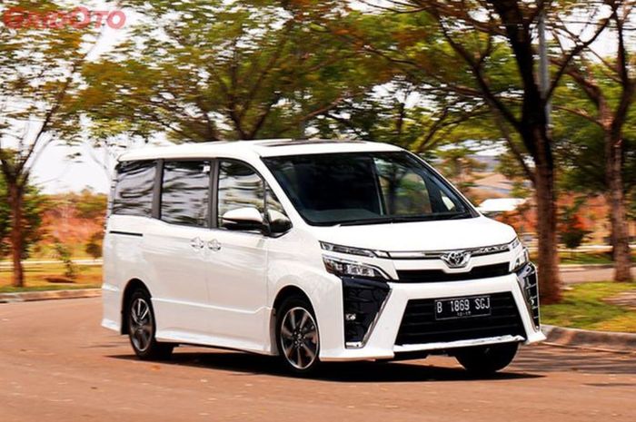 harga mobil bekas Toyota Voxy keluaran 2017-2022 di Februari 2025