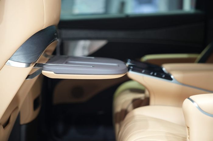 Denza D9 akhirnya meluncur sebagai MPV listrik premium dengan desain eksterior cukup futuristik