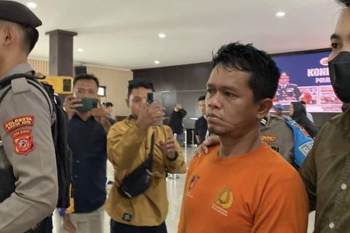 wajah pelaku pembunuhan pemotor berawal dari serempetan